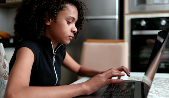 Cyberbullying_tweens_Thumbnail-593x343 A young woman in deep focus on her laptop